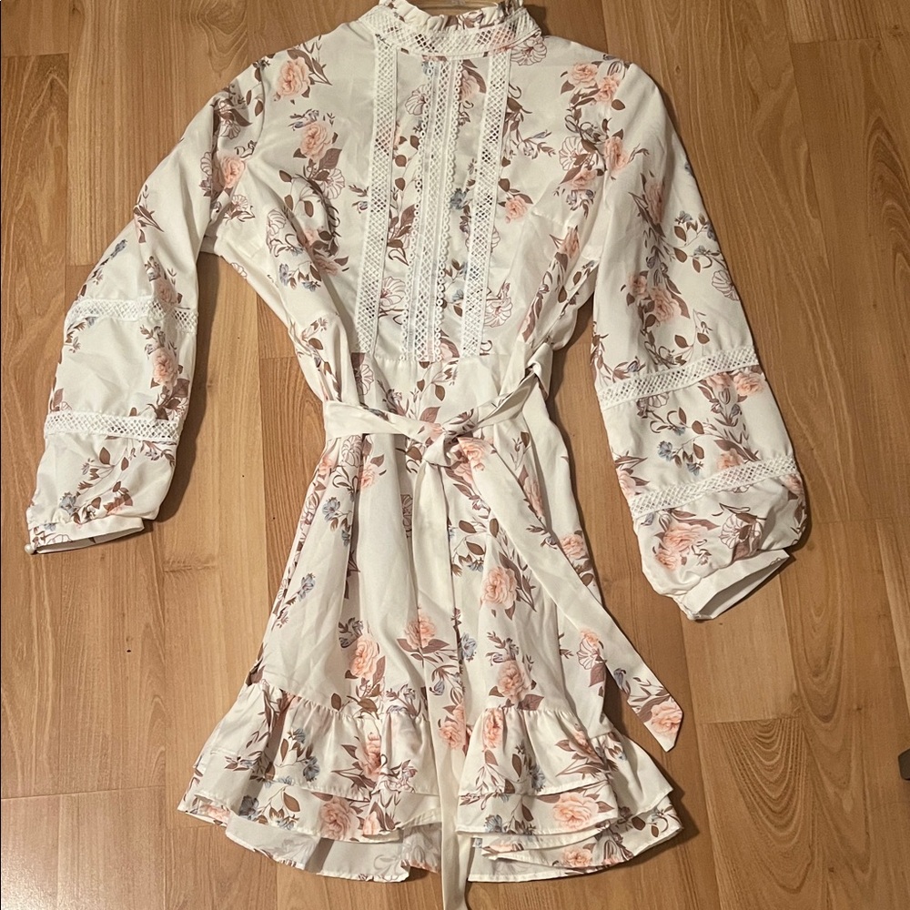 Eilly Bazar flower printed long sleeve high collar dress with tie belt. Size L